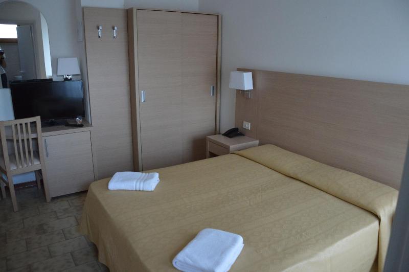 Hotel Caesar Pesaro Exteriör bild