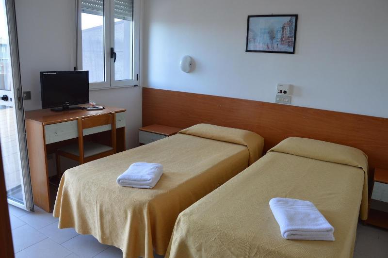 Hotel Caesar Pesaro Exteriör bild