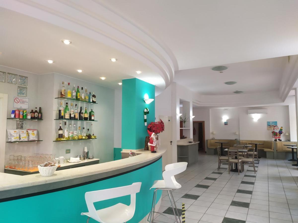 Hotel Caesar Pesaro Exteriör bild