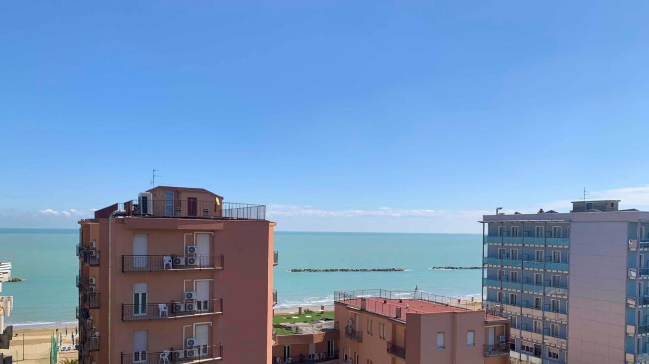 Hotel Caesar Pesaro Exteriör bild