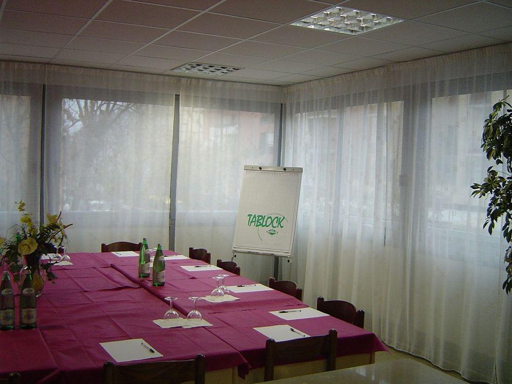Hotel Caesar Pesaro Exteriör bild