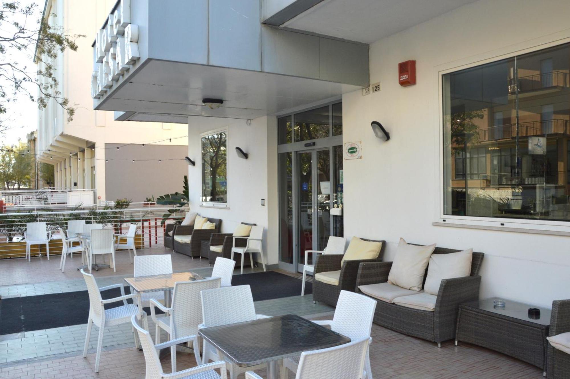 Hotel Caesar Pesaro Exteriör bild
